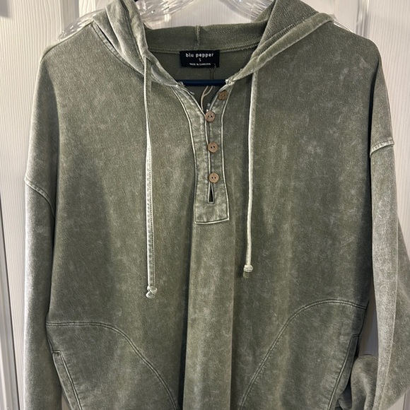 Blu Pepper women’s sage Green Hooded Sweatshirt NWT - Picture 2 of 3